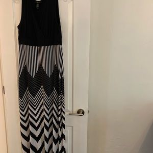 Style& Co. black and white maxi dress. Size M.